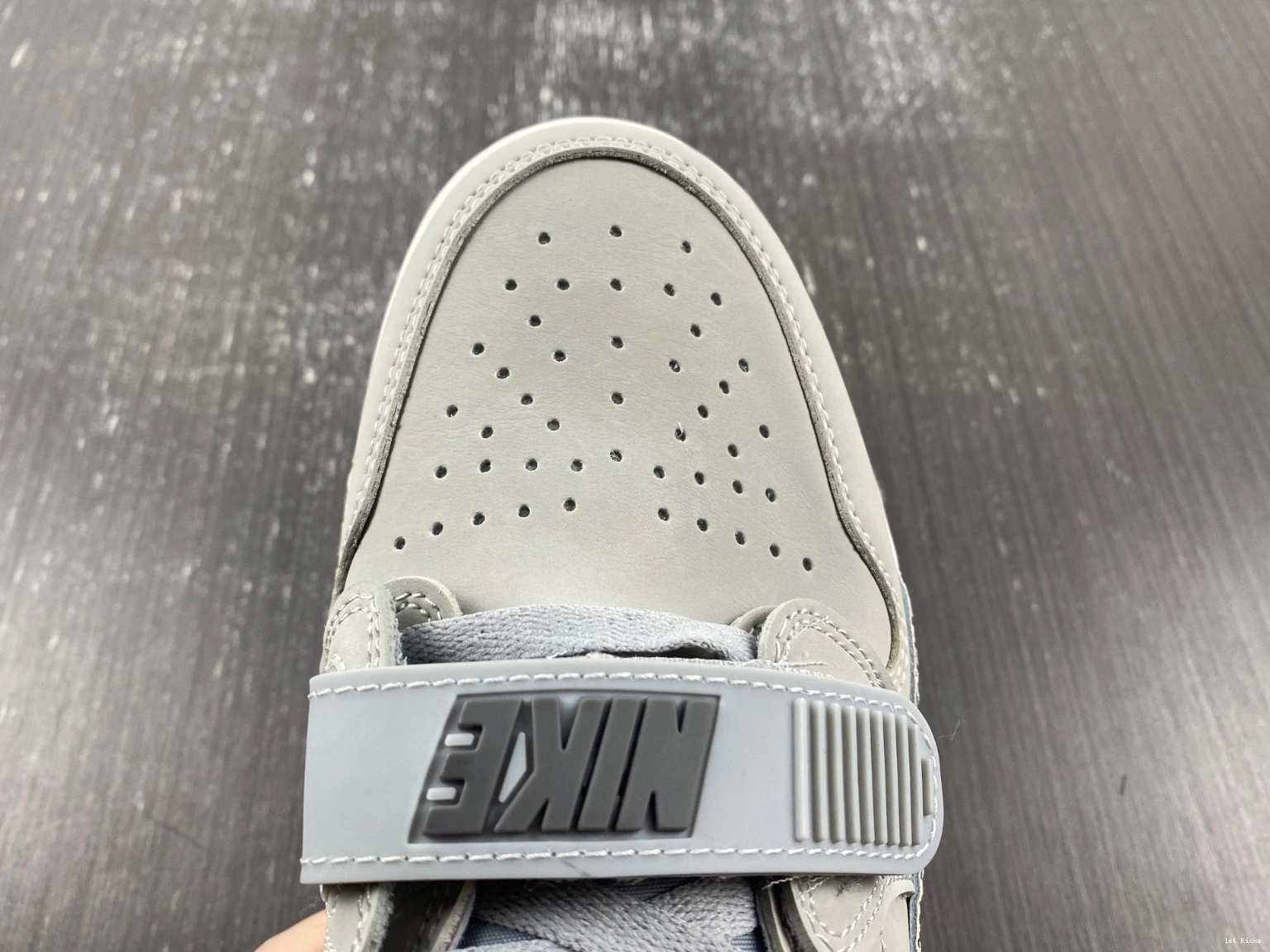 AV3922-002 - Jordan Legacy Grey Men's Wolf 312 1113